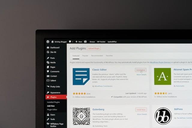 add-woocommerce-in-website